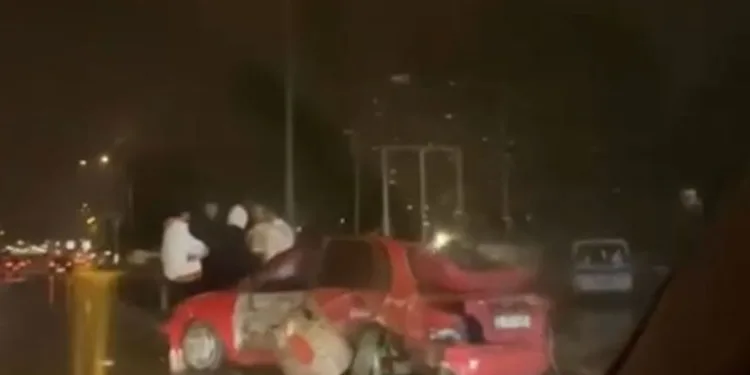 Bursa’da kontrolden çıkan otomobil duvara çarptı