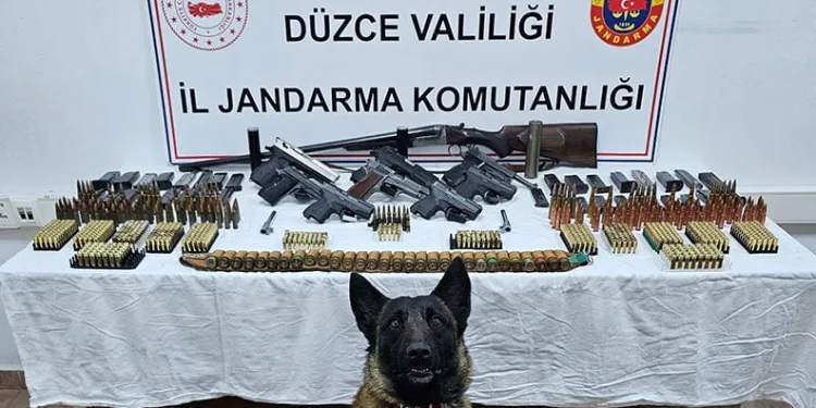 Düzce’de çok sayıda silah ve mühimmat ele geçirildi