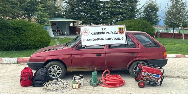 Sit alanında kaçak kazı yapan 7 şüpheli yakalandı