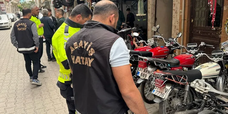 Adıyaman’da otomobiller çarpıştı: 1 ölü, 7 yaralı