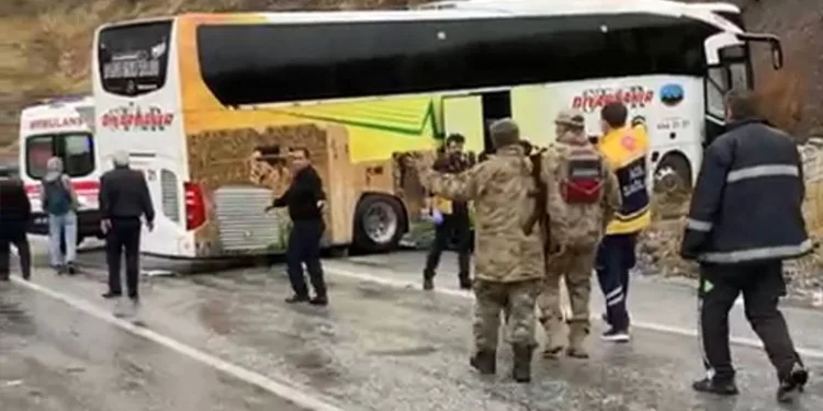 Otobüsle tankerin çarpıştığı kazada 1 kişi hayatını kaybetti