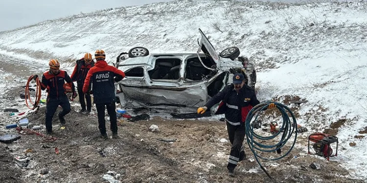Aşırı hız kazaya neden oldu, 3 kişi yaralandı