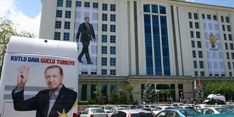 Özel Harekat polisi AKP Genel Merkezi önünde intihar etti!