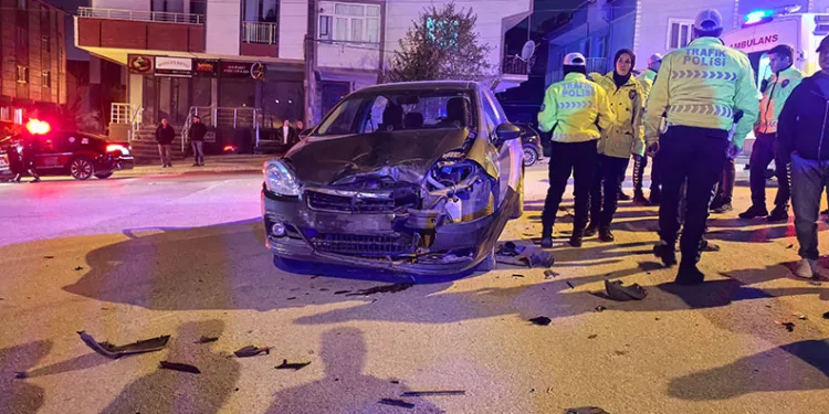 Otomobil ile çarpışan motosiklet sürücüsü ağır yaralandı