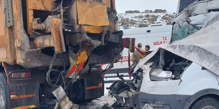Ardahan’da trafik kazası: 1 ölü, 2 yaralı
