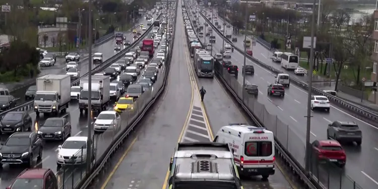 İstanbul’da metrobüs kazası: 21 yaralı