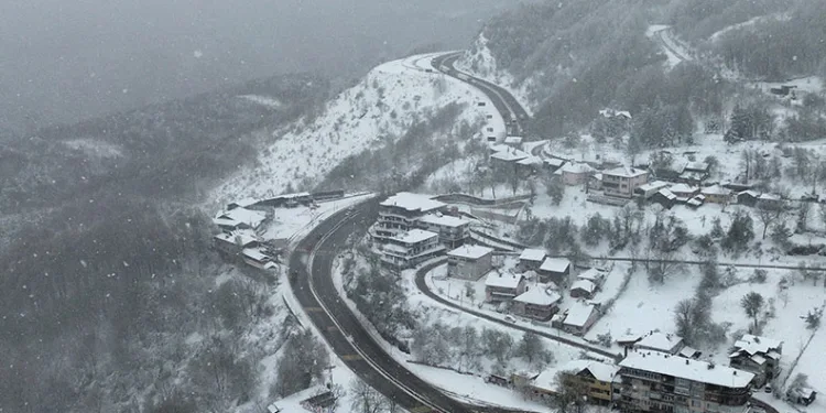Bolu Dağı beyaz örtüyle kaplandı