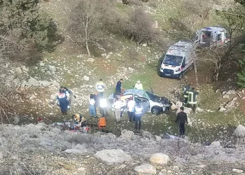 Konya’da otomobil uçurma yuvarlandı: 2 ölü, 3 yaralı