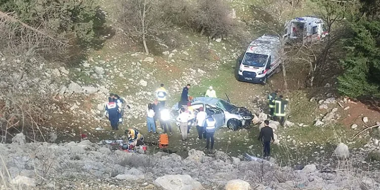 Konya’da otomobil uçurma yuvarlandı: 2 ölü, 3 yaralı