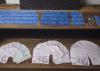 Sahte altınla kuyumcuları ve vatandaşları dolandırdılar