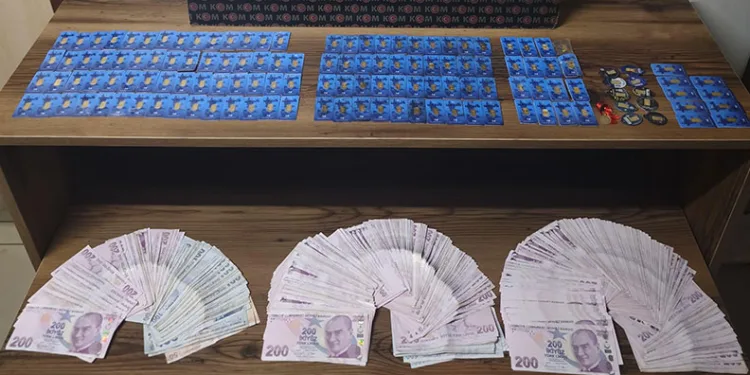 Sahte altınla kuyumcuları ve vatandaşları dolandırdılar