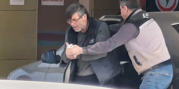 Elini makineye kaptıran işçinin 3 parmağı koptu