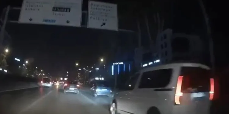 Makas atan araçlar, trafiği tehlikeye soktu