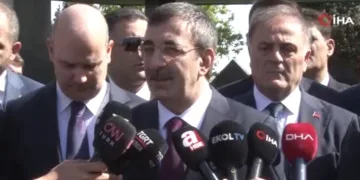 Cevdet Yılmaz, Adnan Menderes’in kabrini ziyaret etti