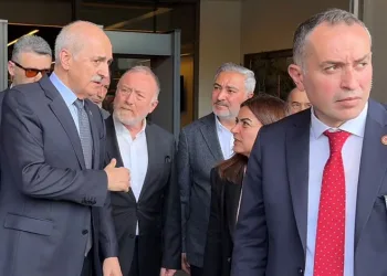 Numan Kurtulmuş, Sırrı Süreyya Önder’i ziyaret etti