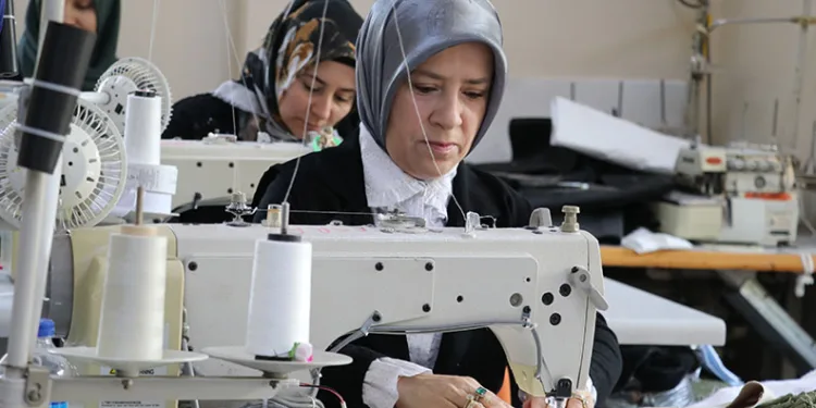 Tekstil atıkları Bursalı kadınların elinde yeni ürüne dönüşüyor