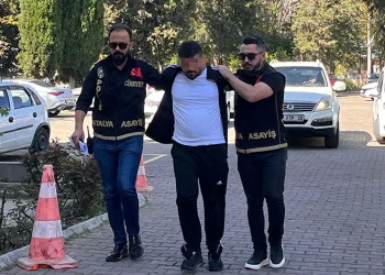 Kendisini taciz ettiğini iddia ettiği arkadaşını öldürdü