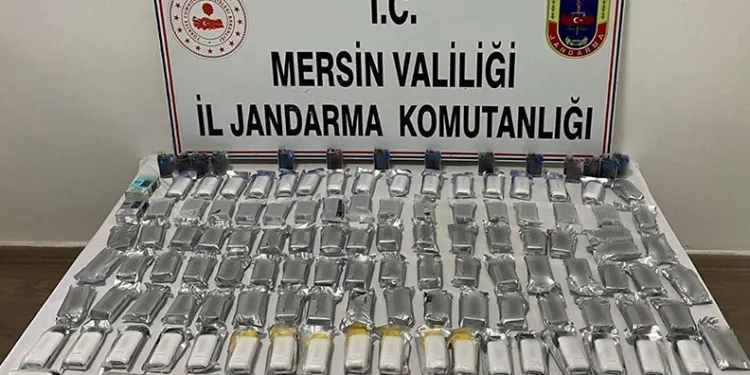 Mersin’de kaçak sigara ticareti yapan 3 şüpheli yakalandı
