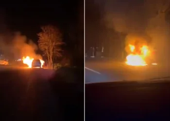 Bursa’da seyir halindeki otomobil alev topuna döndü