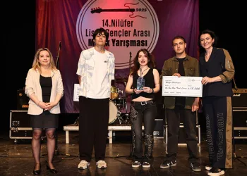 Liseli gençler müzik yeteneklerini sergiledi