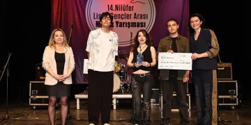 Liseli gençler müzik yeteneklerini sergiledi