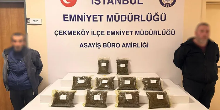 Çekmeköy’de bir araçtan 10 kilo uyuşturucu çıktı