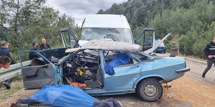 Adana’da feci kaza: 3’ü çocuk 5 ölü, 10 yaralı