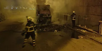 Batman’da park halindeki kamyonet yandı