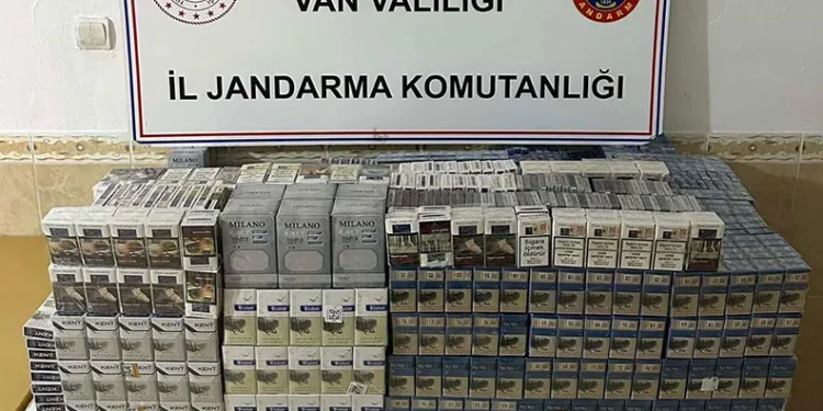 Van’da kaçak sigara ve tüfek ele geçirildi