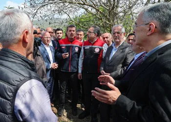 Davut Gürkan, don mağduru çiftçinin yanında