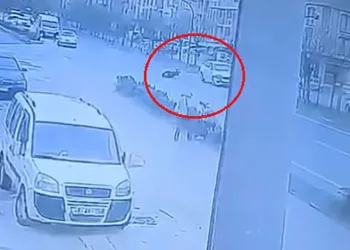 Bursa’da yoldun karşısına geçerken otomobilin çarptığı yaşlı adam hayatını kaybetti