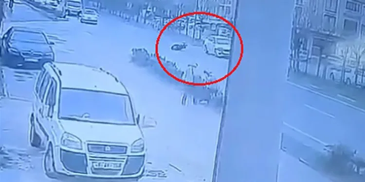 Bursa’da yoldun karşısına geçerken otomobilin çarptığı yaşlı adam hayatını kaybetti