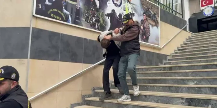 İstanbul’da ‘polis, savcı’ yalanıyla milyonlarca liralık vurgun yaptılar