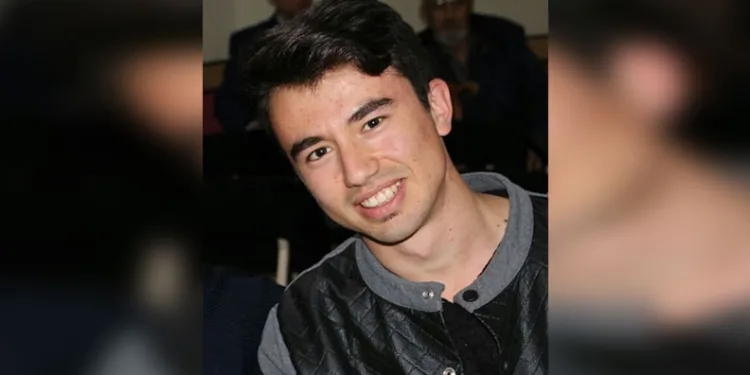 Kazada yaralanan baba, ağlayan oğlunun elini tutarak sakinleştirdi