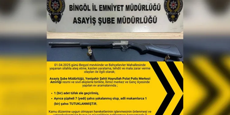 Kuyuya düşen inek iş makinesine bağlanan halatla çıkartıldı