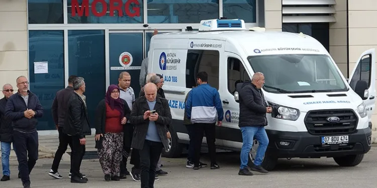 Gaziantep havalimanı girişindeki arbedede silah ateş aldı: 1’i polis 2 yaralı