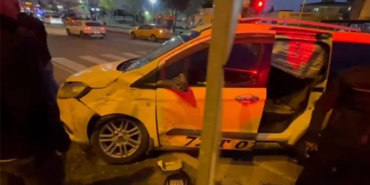 Ticari taksi ile ATV çarpıştı: 2 yaralı