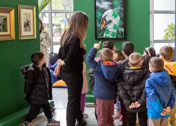 ‘Resimlerden Resim Beğen Sergisi’ne miniklerden ziyaret