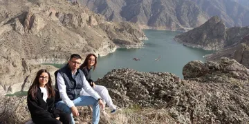 Ayvalı Barajı’na baharla gelen doğal güzellik hayran bırakıyor
