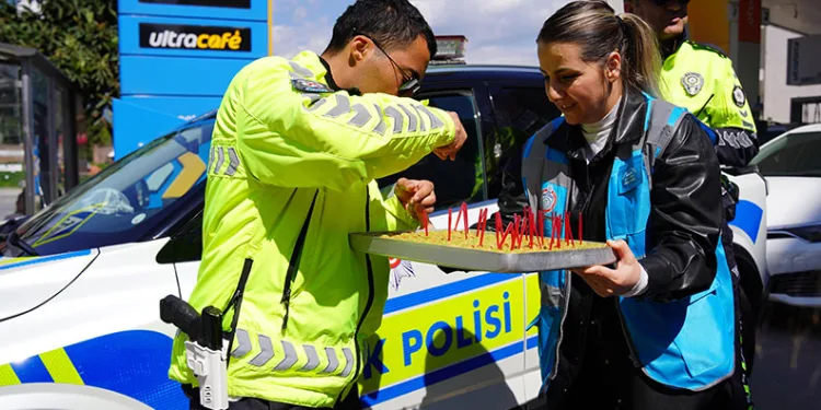 Mavi Yelekliler Ekibi Emniyet Mensuplarını Unutmadı