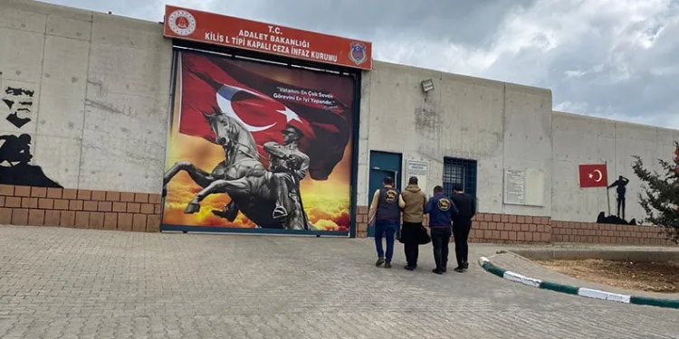 Çöp ayrıştırma tesisinde makineye sıkışan genç, son yolculuğuna uğurlandı