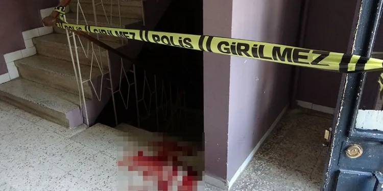 Eski eşi tarafından evinde bıçaklanarak öldürüldü