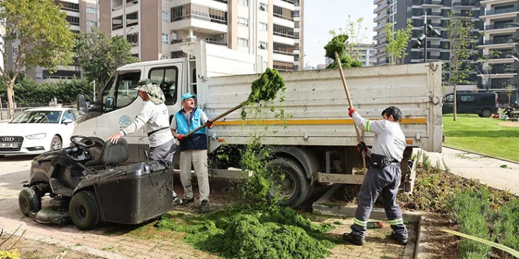 Nilüfer’in parklarında bahar temizliği