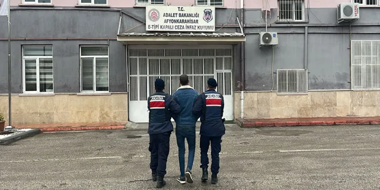 Kesinleşmiş cezası bulunan 2 şahıs yakalanarak tutuklandı