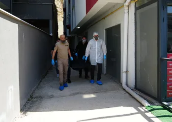 Apartmanı saran kokunun ardından vahşet çıktı