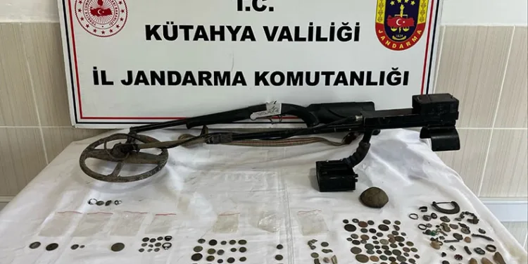 Kazada yaralanan baba, ağlayan oğlunun elini tutarak sakinleştirdi