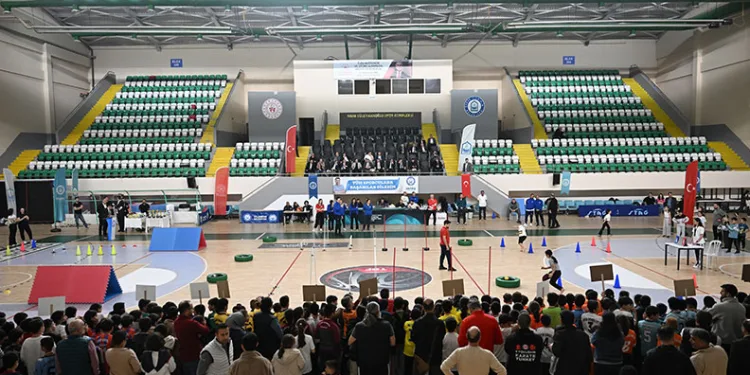 Okul Sporları İlçe Şenliklerinde görkemli final