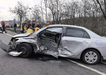 Bursa’da trafik kazası: 3 kişi yaralandı