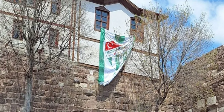 Bursaspor Şampiyonluk Bayrağı, Ankara Kalesi’nde Dalgalanıyor