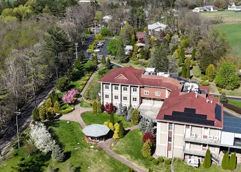 FETÖ elebaşının mezarı camlarla çevrildi